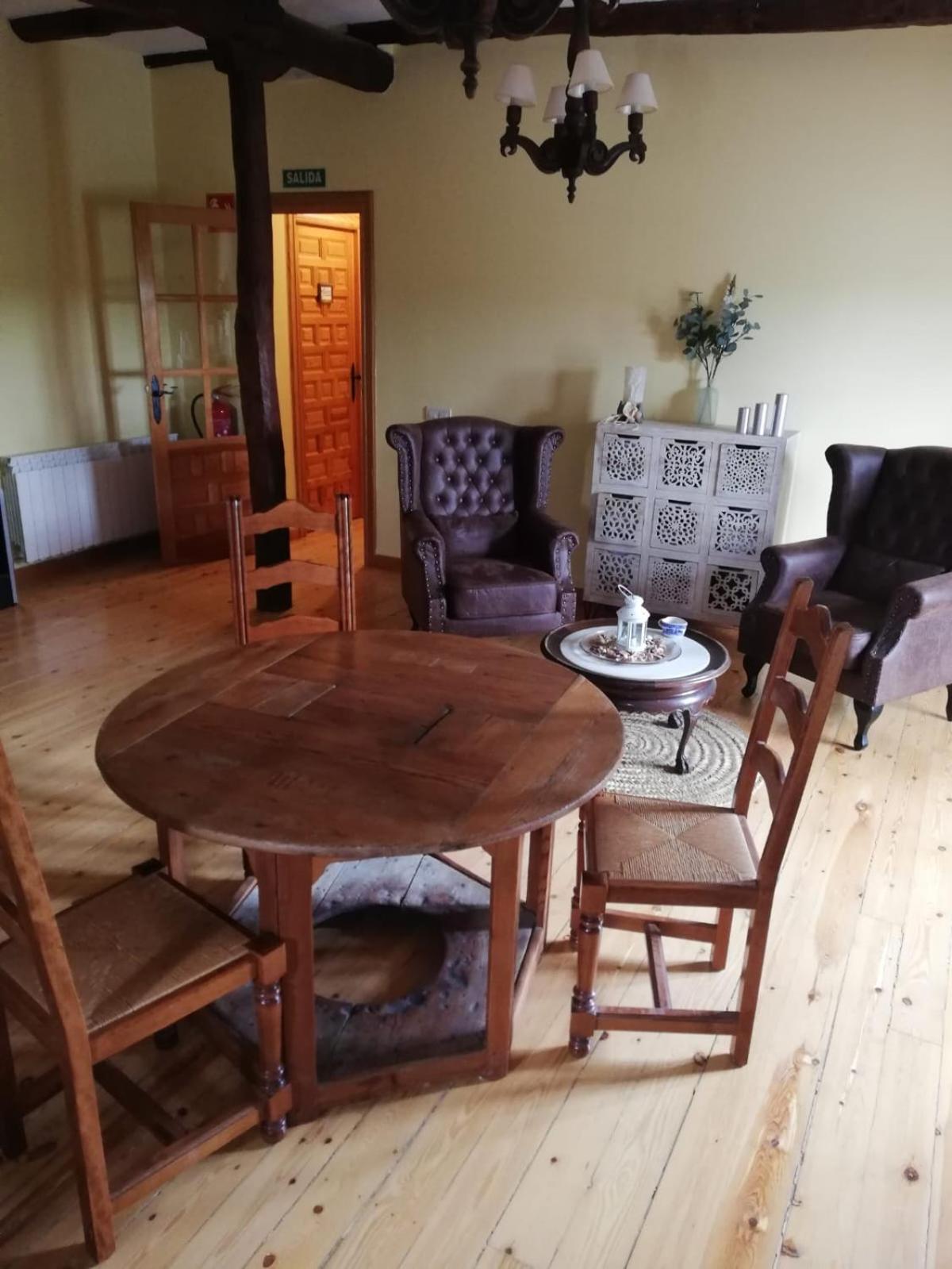 Hotel Restaurante Agapio De Tresnino Quintanilla de Onésimo المظهر الخارجي الصورة